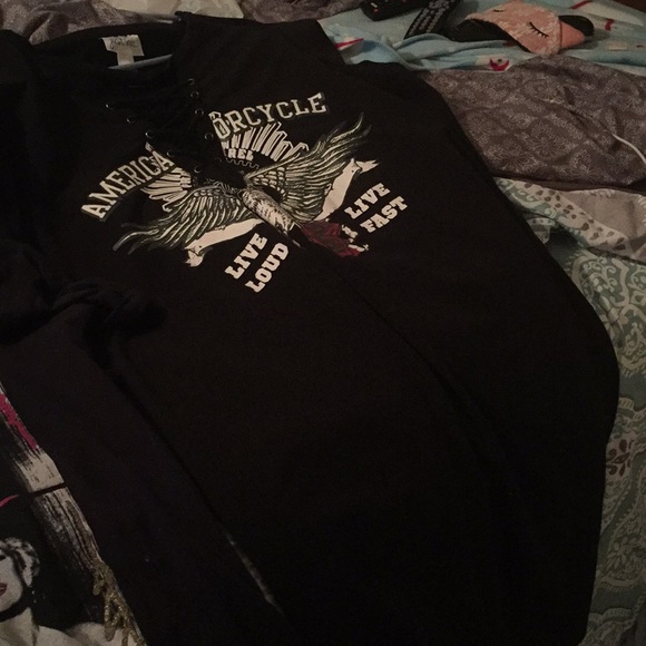 Tops - Picture 2 of 3